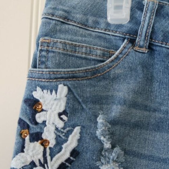 Denim Jean Shorts Women's Cutt Off Kiss Therapy Size 8 Embellished - Picture 3 of 8